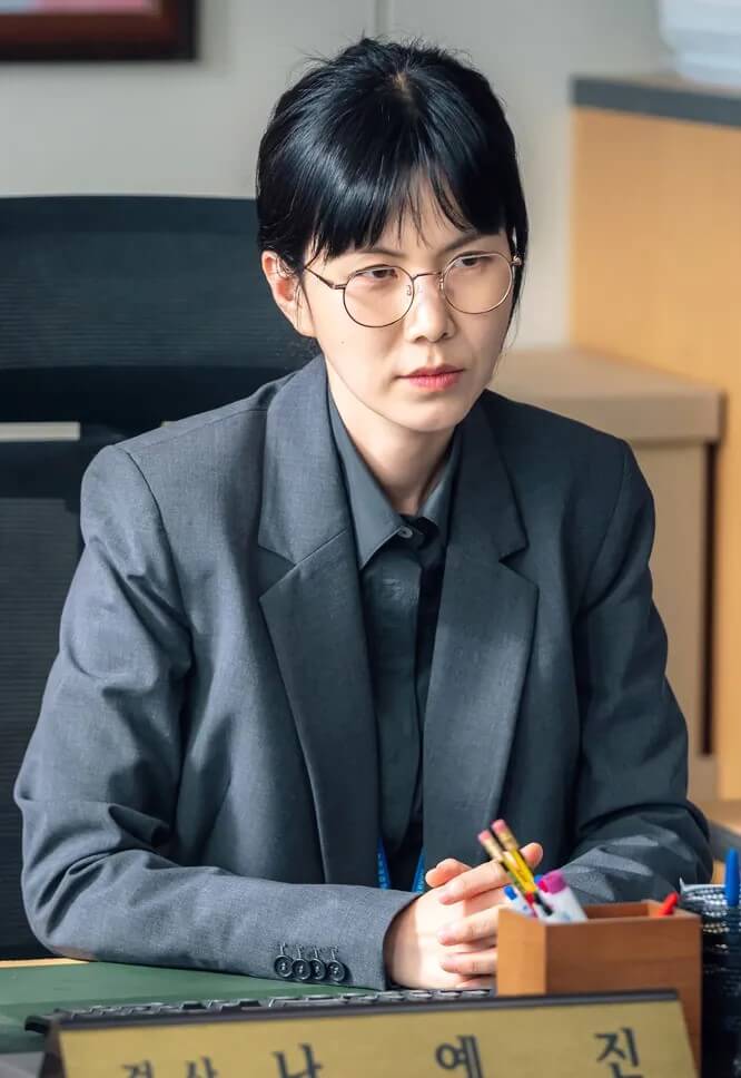 드라마 천원짜리 변호사 공민정 대표 홍보 포스터 입니다. 나예진 역을 맡았습니다.