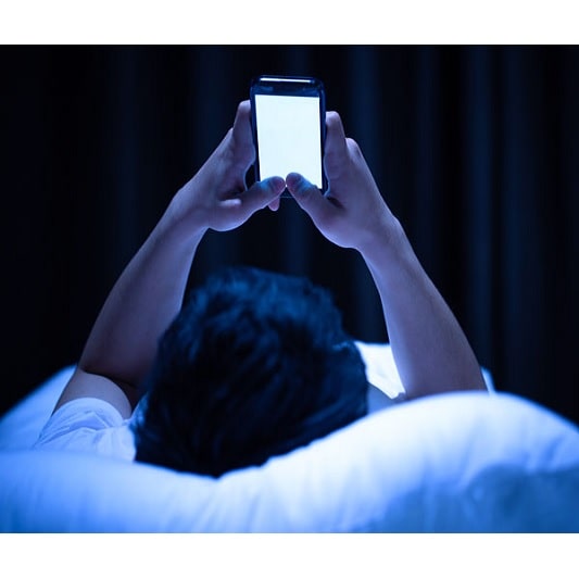 불면증 치료방법 : 침실에서 휴대폰 사용 금지