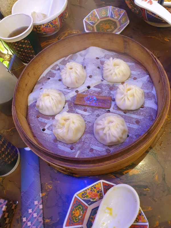 게내장 새우 샤오롱 바오. 육즙이 가득했다.