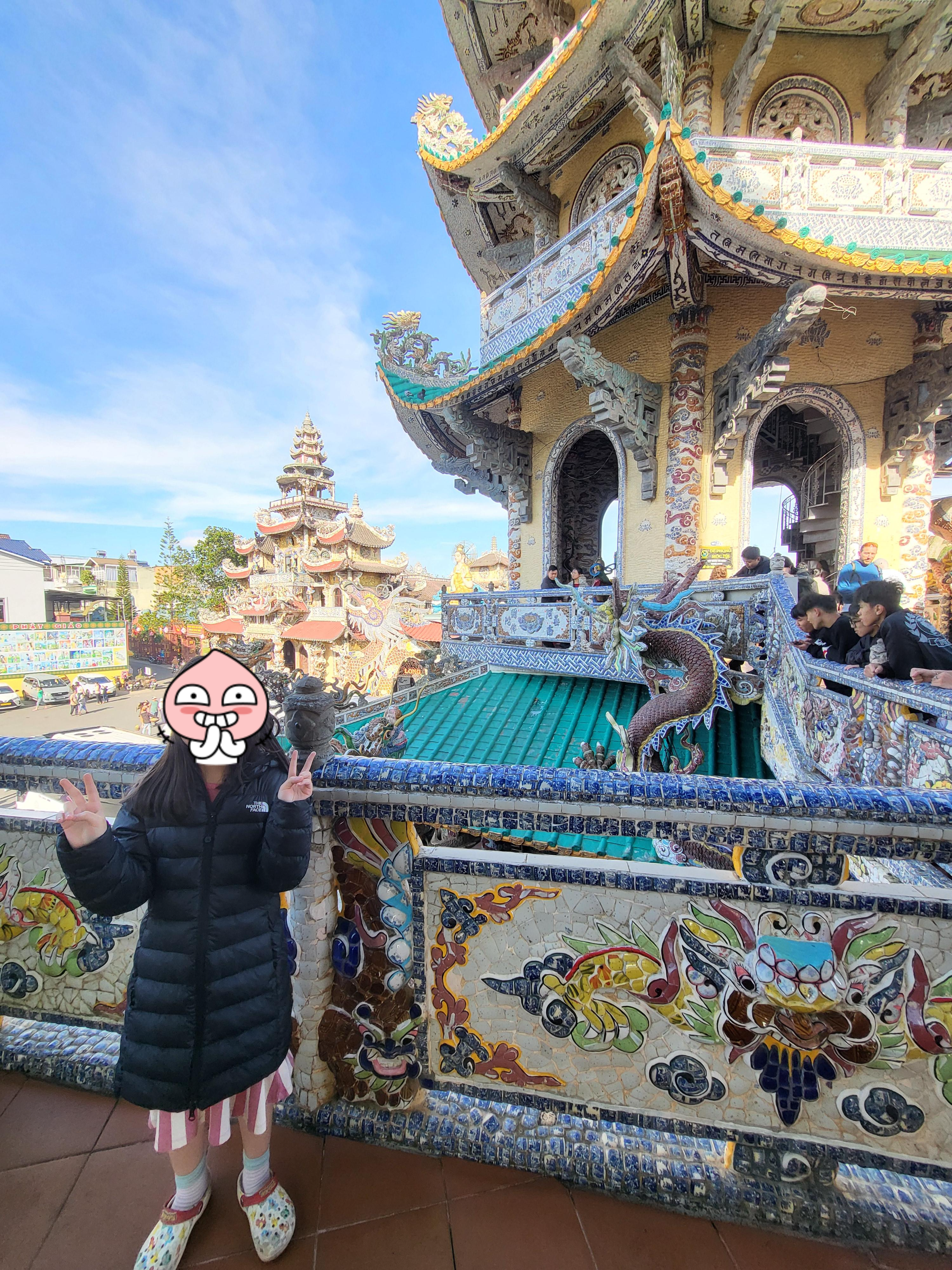 달랏 린푸억 사원: 초등 아이도 반한 유리 성! (다른 사원과 차이점/복장 팁)