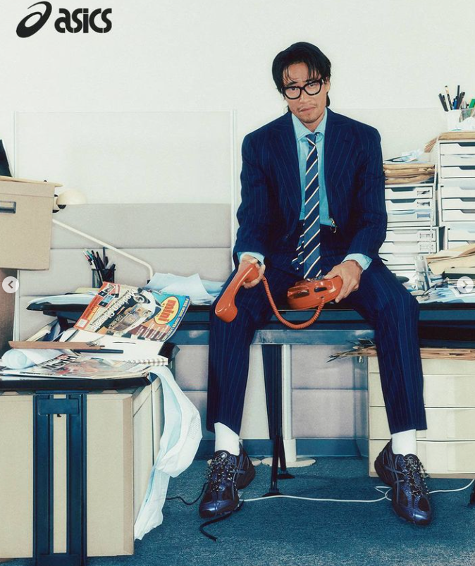 아식스 젤 님버스 10.1 네이비 슈트와 착용