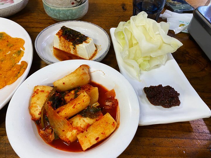 남한강민물매운탕-기본반찬