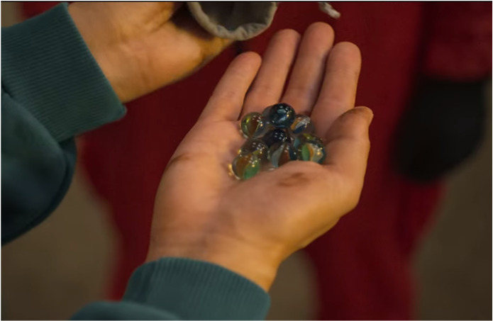 오징어게임 구슬치기