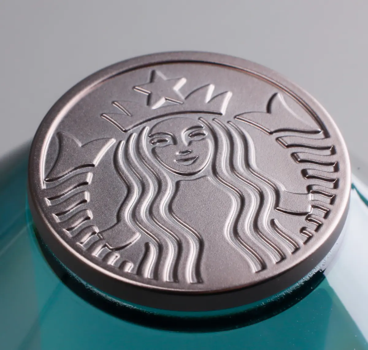 스타벅스-조명-윗부분-세이렌-로고