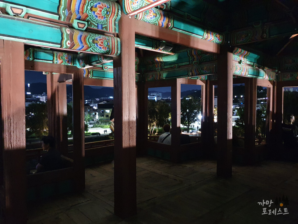 방화수류정 정자 내부