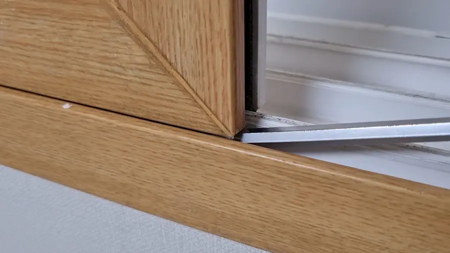 창문 빼는 모습