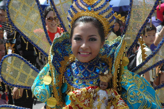 필리핀 축제 '시눌로그 축제'