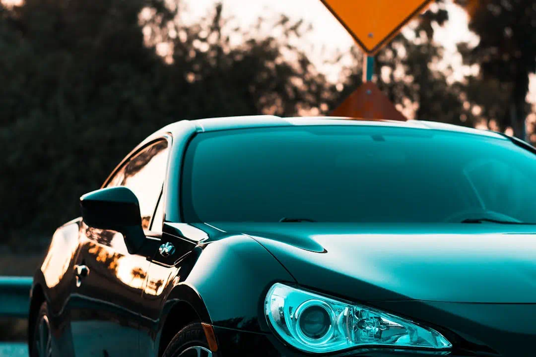 검은색 자동차의 이미지1