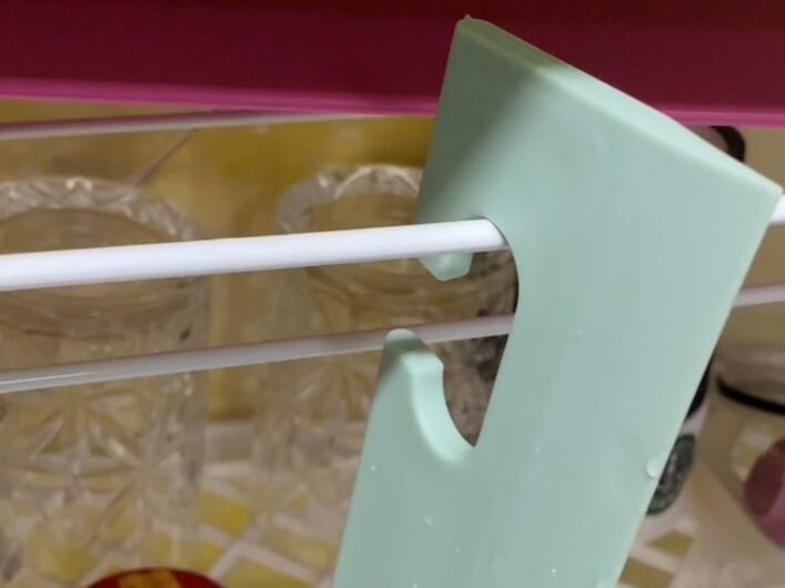 다이소-물기제거기-실제-스퀴지-사용후-걸어두는-사진