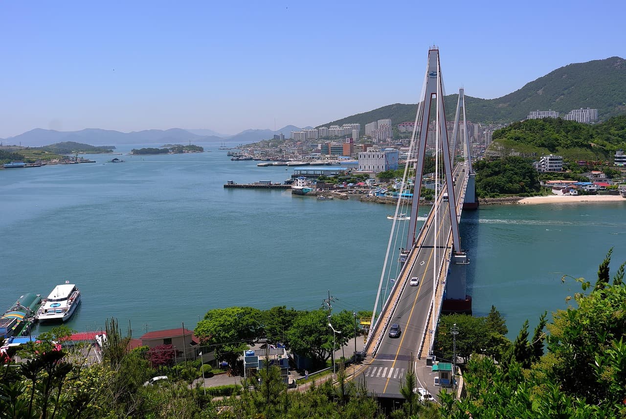 여수 오동도 동백꽃과 바다가 빚어낸 낭만의 섬