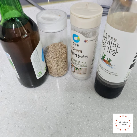 간장 달걀 볶음밥 재료-참기름-통깨-소금-다시마간장