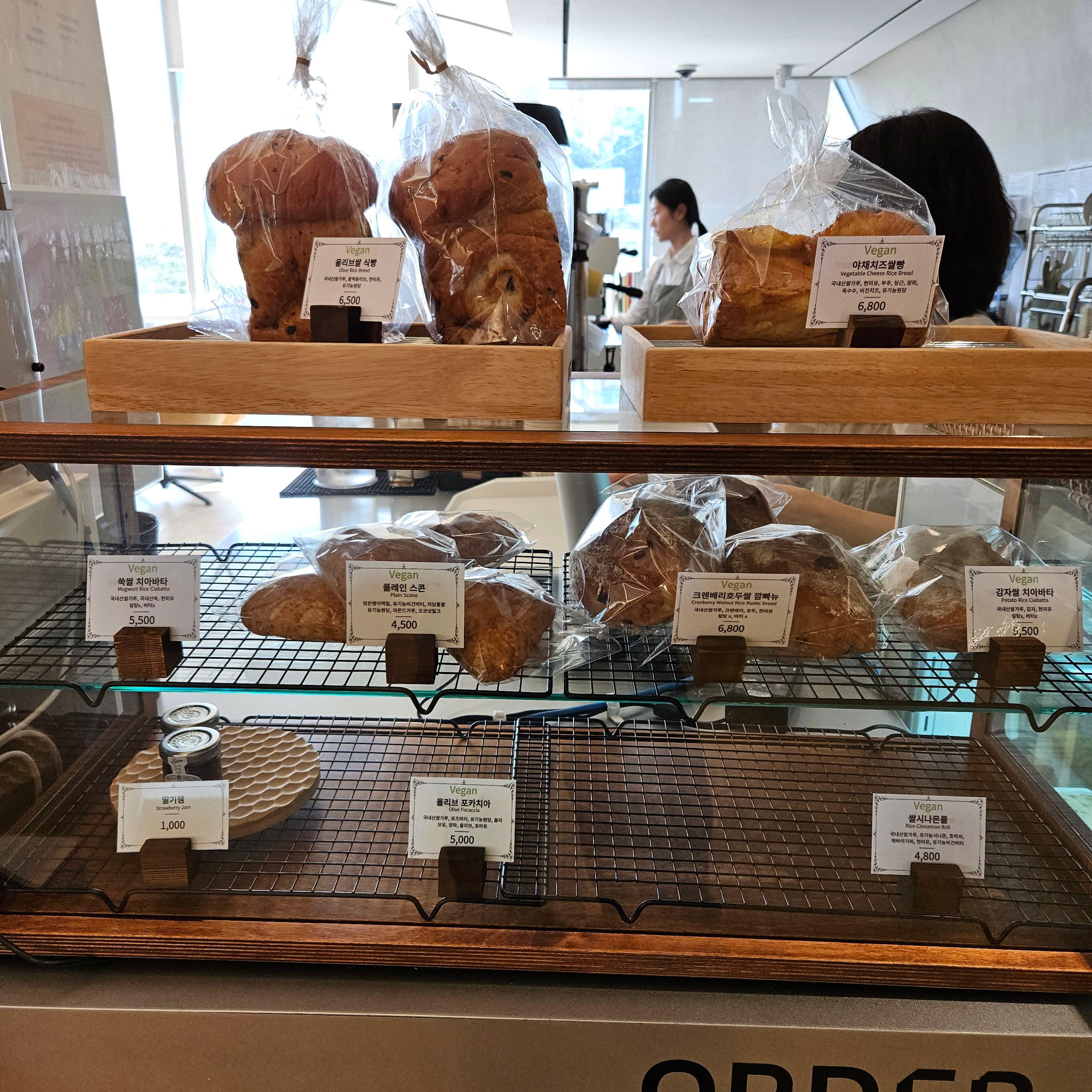 커피사는세상 빵