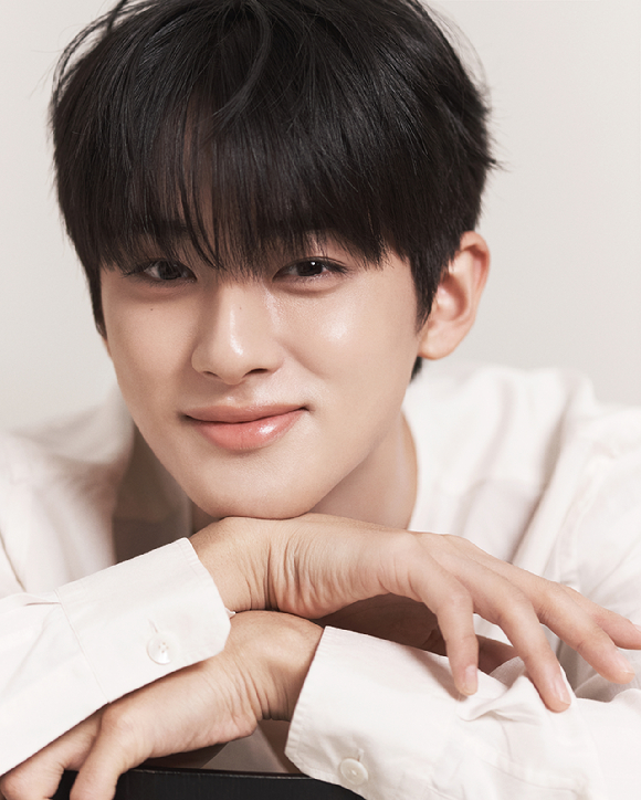 배우 김민규가 MBN 주말 미니시리즈 '세자가 사라졌다' 종영 인터뷰에 앞서 포즈를 취하고 있다. [사진=강엔터테인먼트]