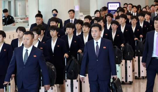 내고향여자축구단 입국: 8년 만의 전격 방남! AWCL 수원FC위민 남북 빅매치 일정, 역대 전적 및 관전 포인트 총정리