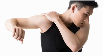 목이 뻐근하고 어깨가 자주 결릴 때 해결법 총정리