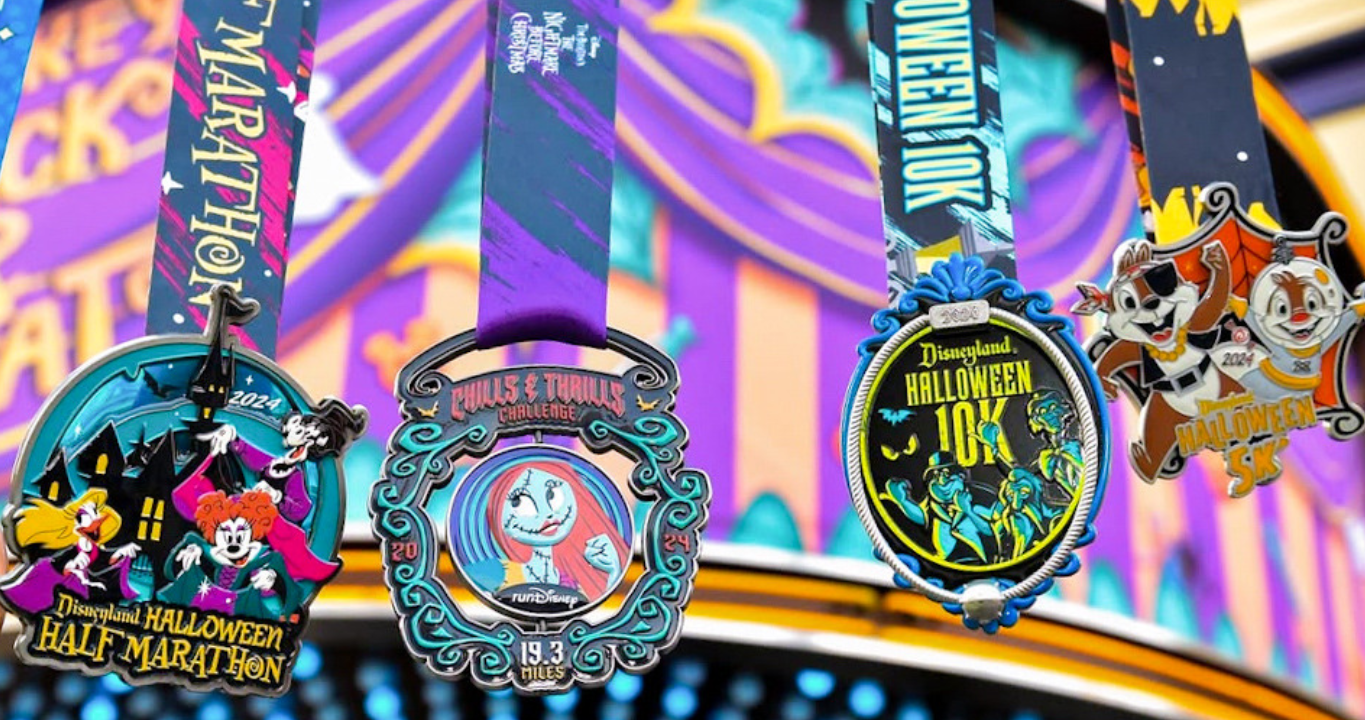 디즈니 캐릭터가 새겨진 디즈니런 완주메달