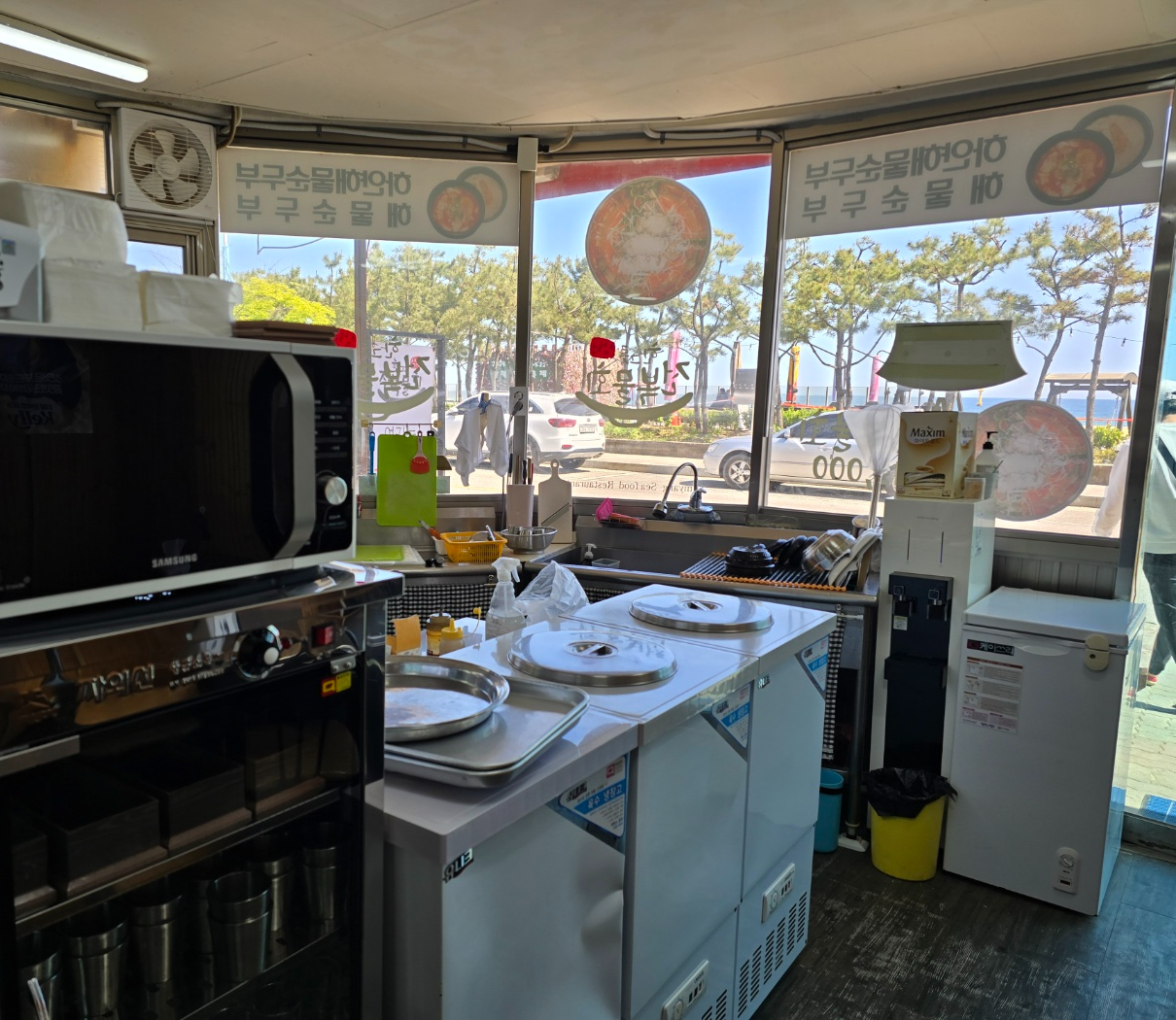 한그릇전복물회 주방모습