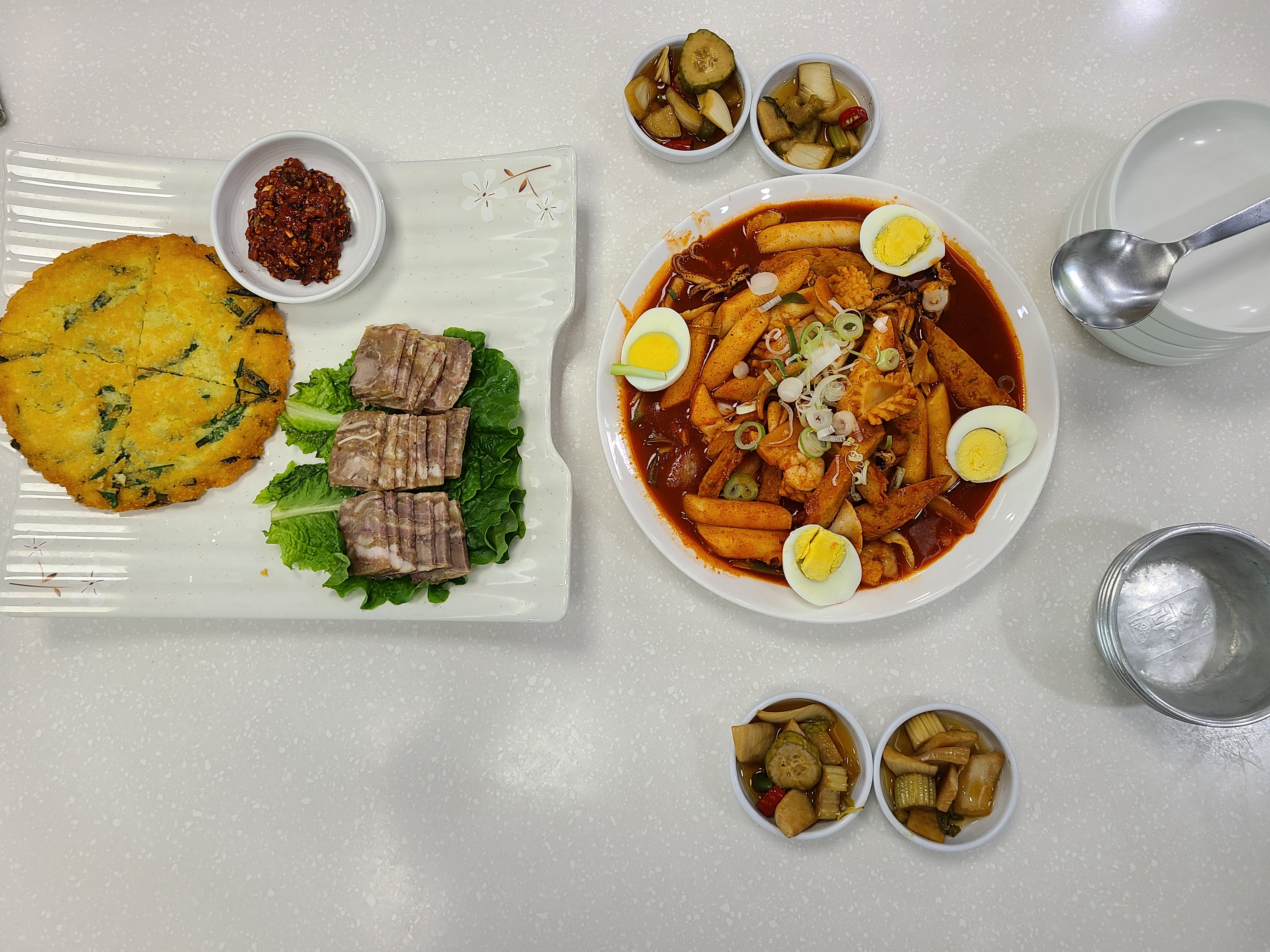 태릉골프장 녹두전 삼합과 해물 떡볶이