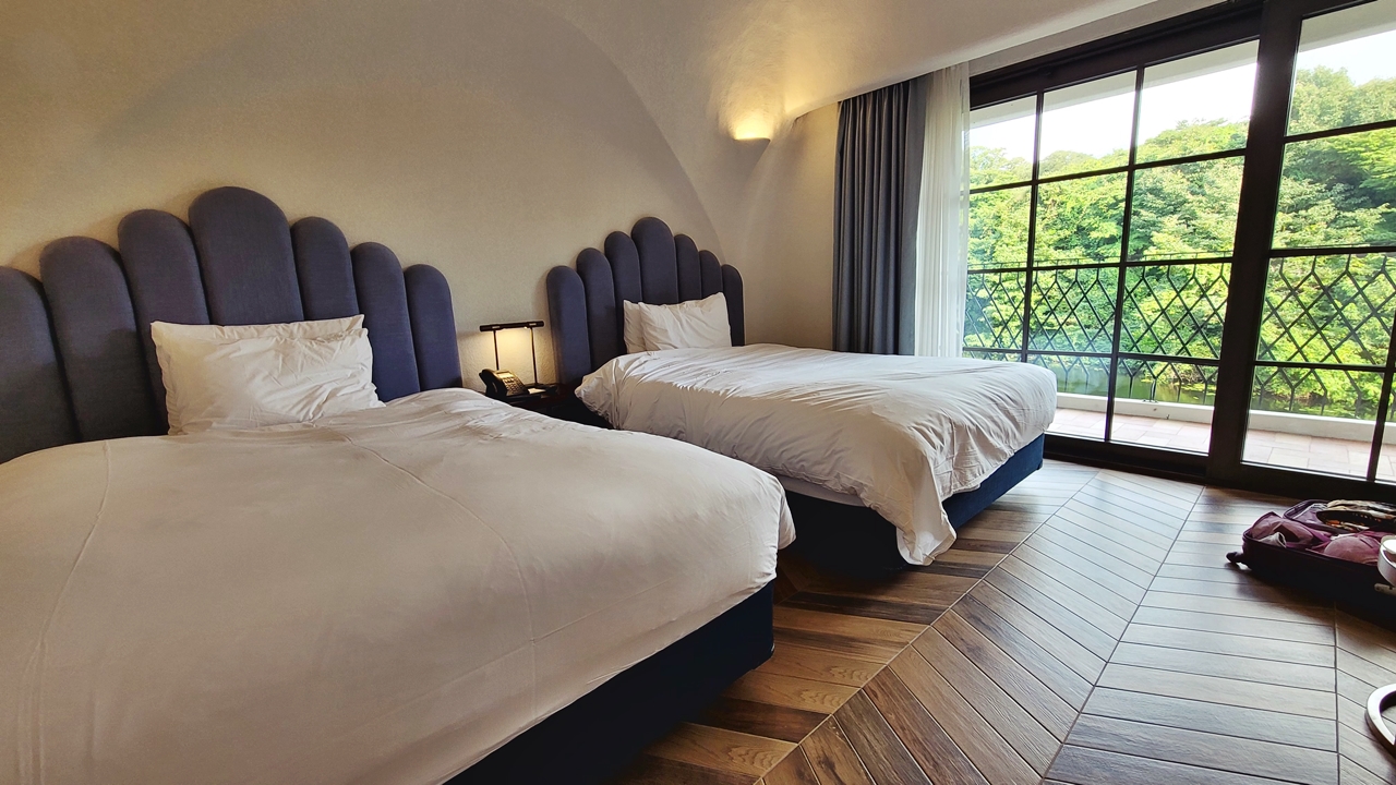 제주-가족-호캉스-숙소-추천-에코랜드-디럭스트윈-레이크뷰