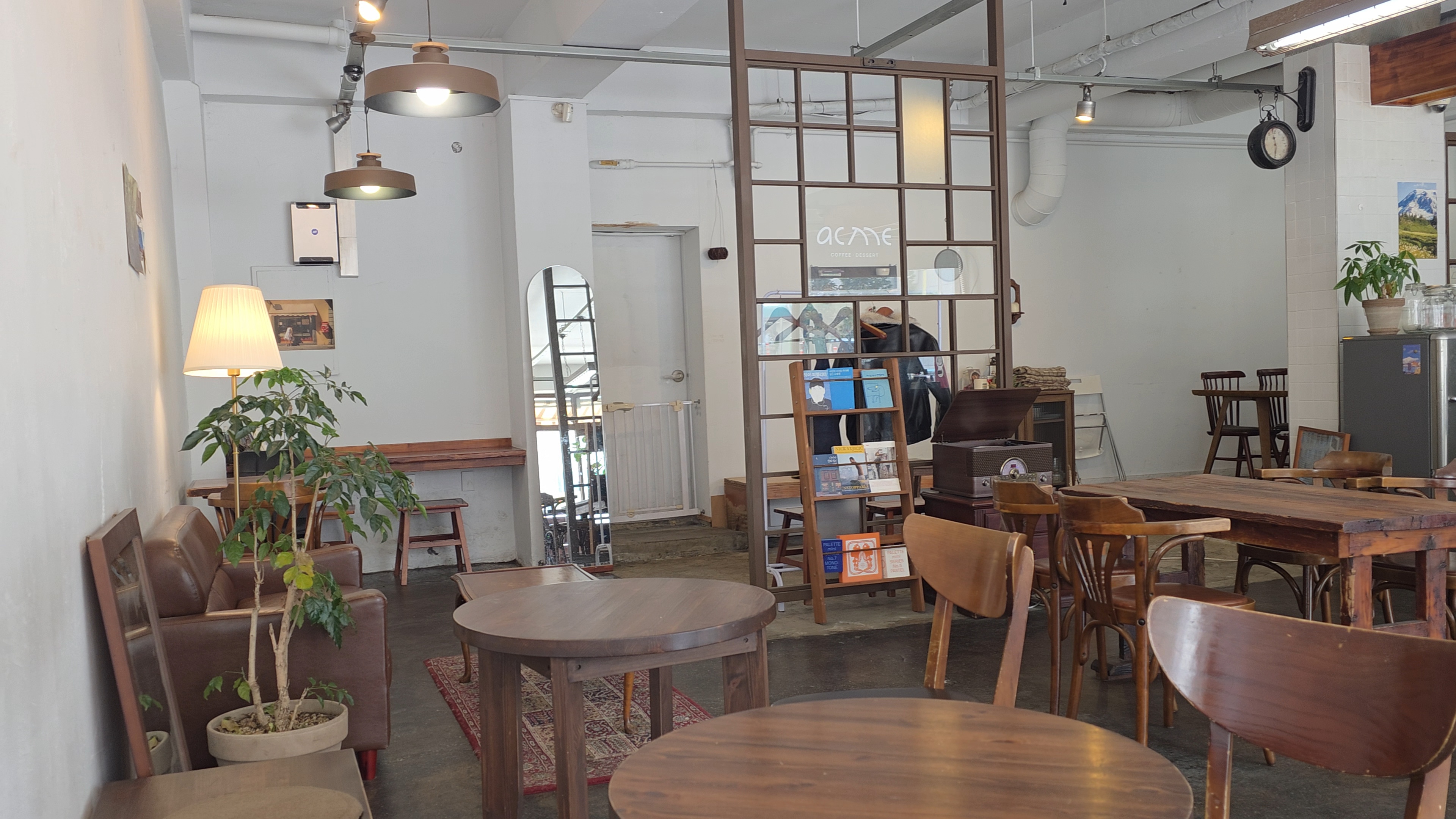 반려견 동반 카페 애크미