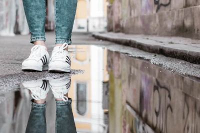 흰색 아디다스 운동화