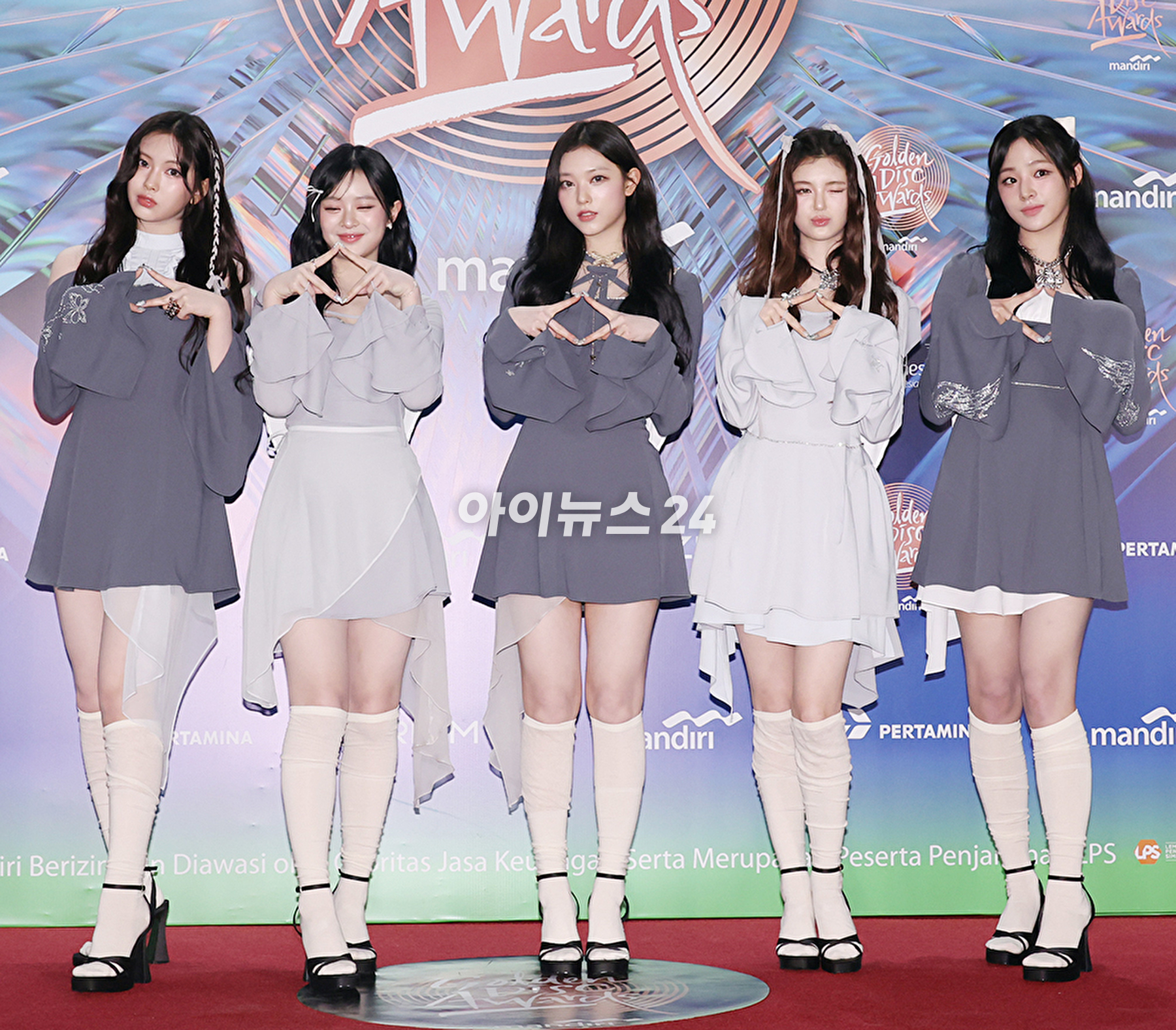 그룹 뉴진스가 6일 오후 인도네시아 자카르타 인터내셔널 스타디움에서 열린 &#39;제38회 골든디스크 어워즈 with 만디리&#39;에 참석하고 있다. [사진=골든디스크 어워즈 사무국]