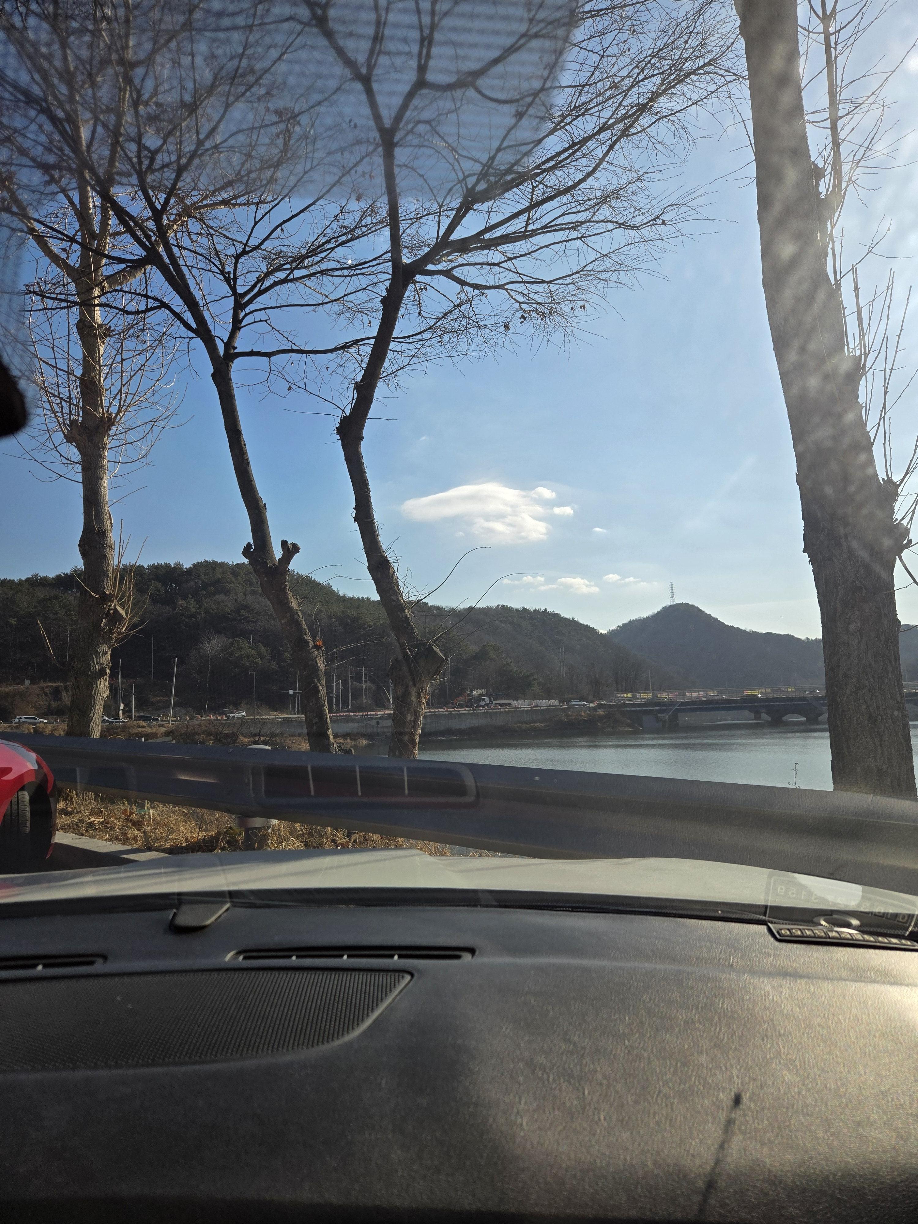 방동저수지 윤슬거리