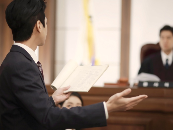 피고인을 변호하고 있는 변호사