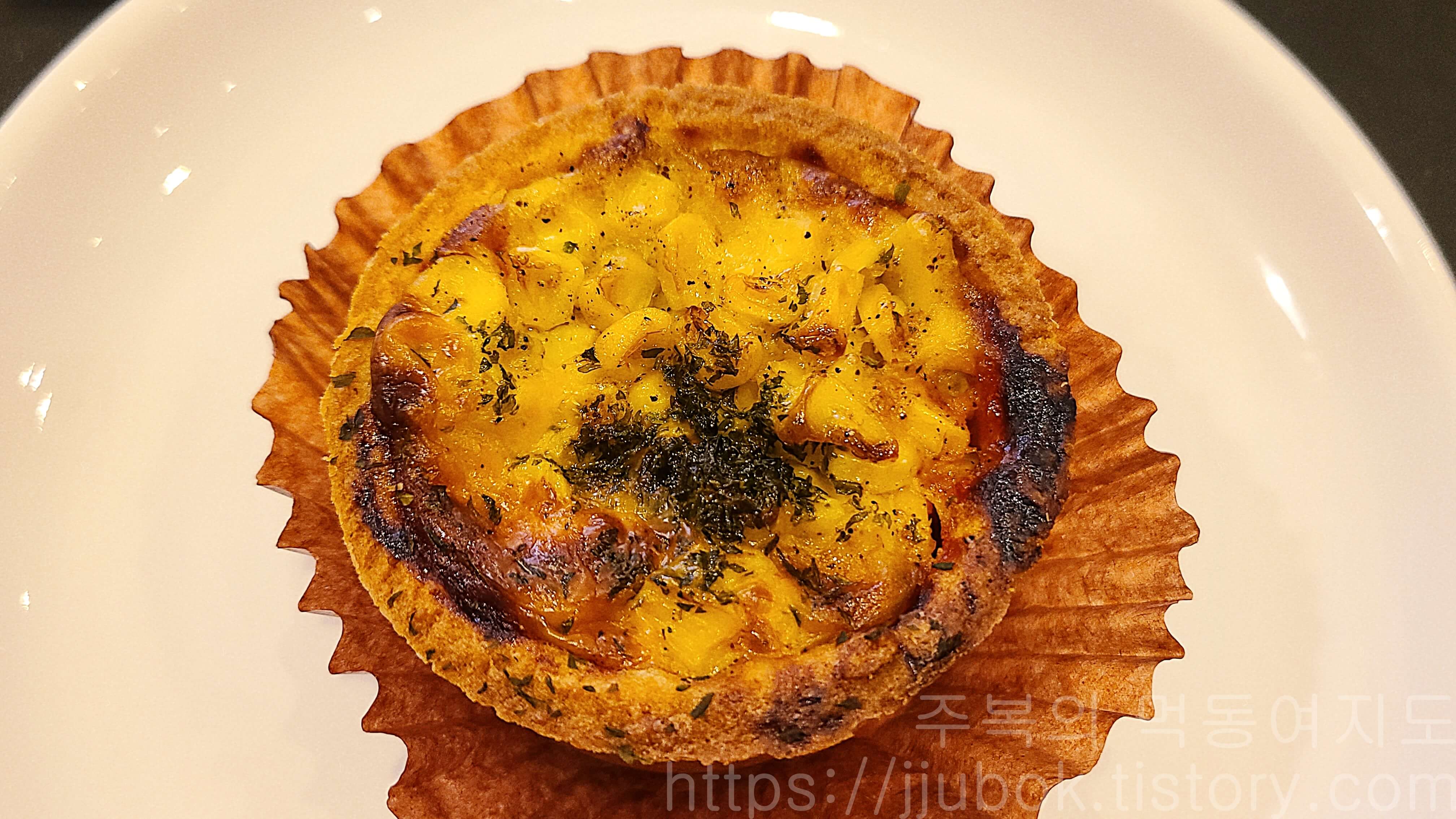 아롬-베이크-마약-콘치즈-타르트