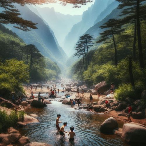 무더운 여름날 계곡에서 물놀이를 하는 사람들의 모습