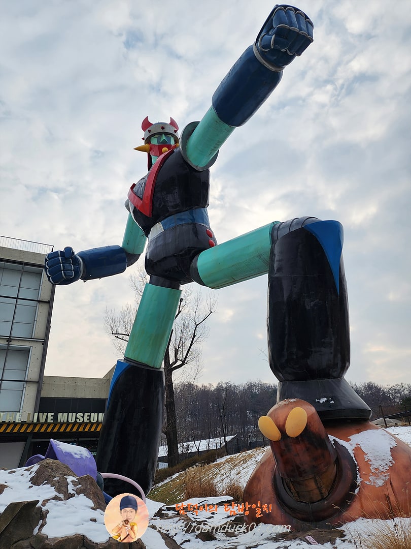 브이센터의 거대한 로보트태권브이