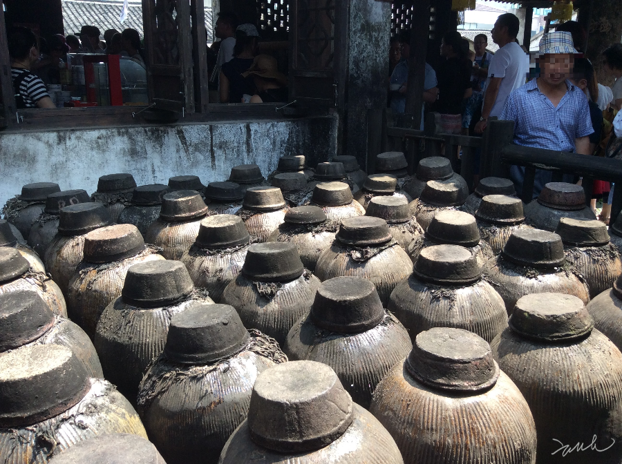 우전 나염 공장의 염료 항아리