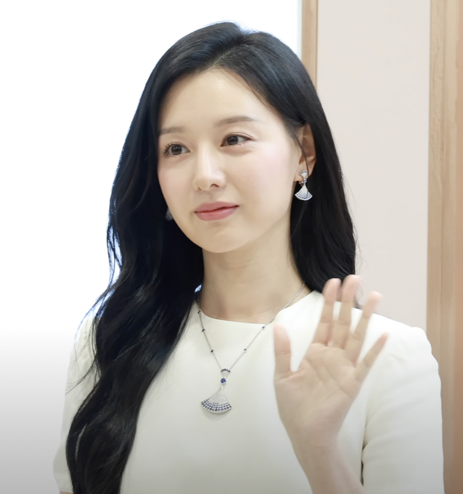 닥터X에서 계수정 역을 맡은 배우 김지원이 2024년 9월 한 브랜드 포토콜 행사에 참석한 모습