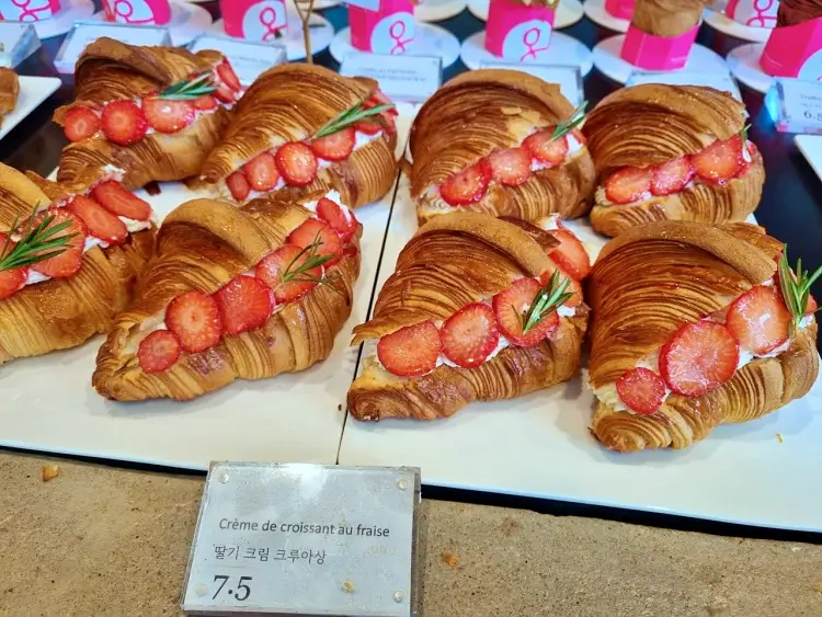나혼자산다 나혼산 박세리 동네 빵지순례 크루아상 까눌레 베이커리 디저트 카페 성수동 맛집 위치 어디
