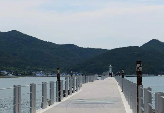 흑산도 항 방파제 등대