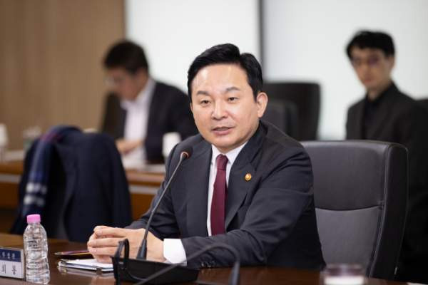 국회 기자회견장에서 양평고속도로 백지화 선언하는 원희룡 장관