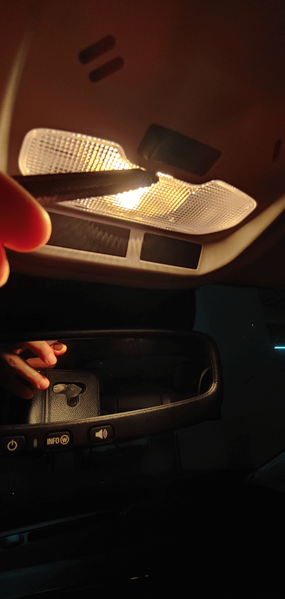 실제 차주가 알려주는 쉐보레 트랙스 크로스오버 - LED 실내등(전등) 교체하기