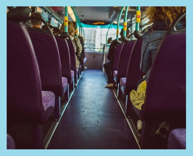 버스-내부-통로