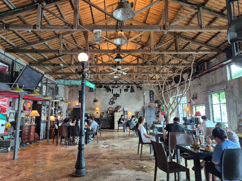 판타스틱버거 외관 레트로 빈티지 인테리어