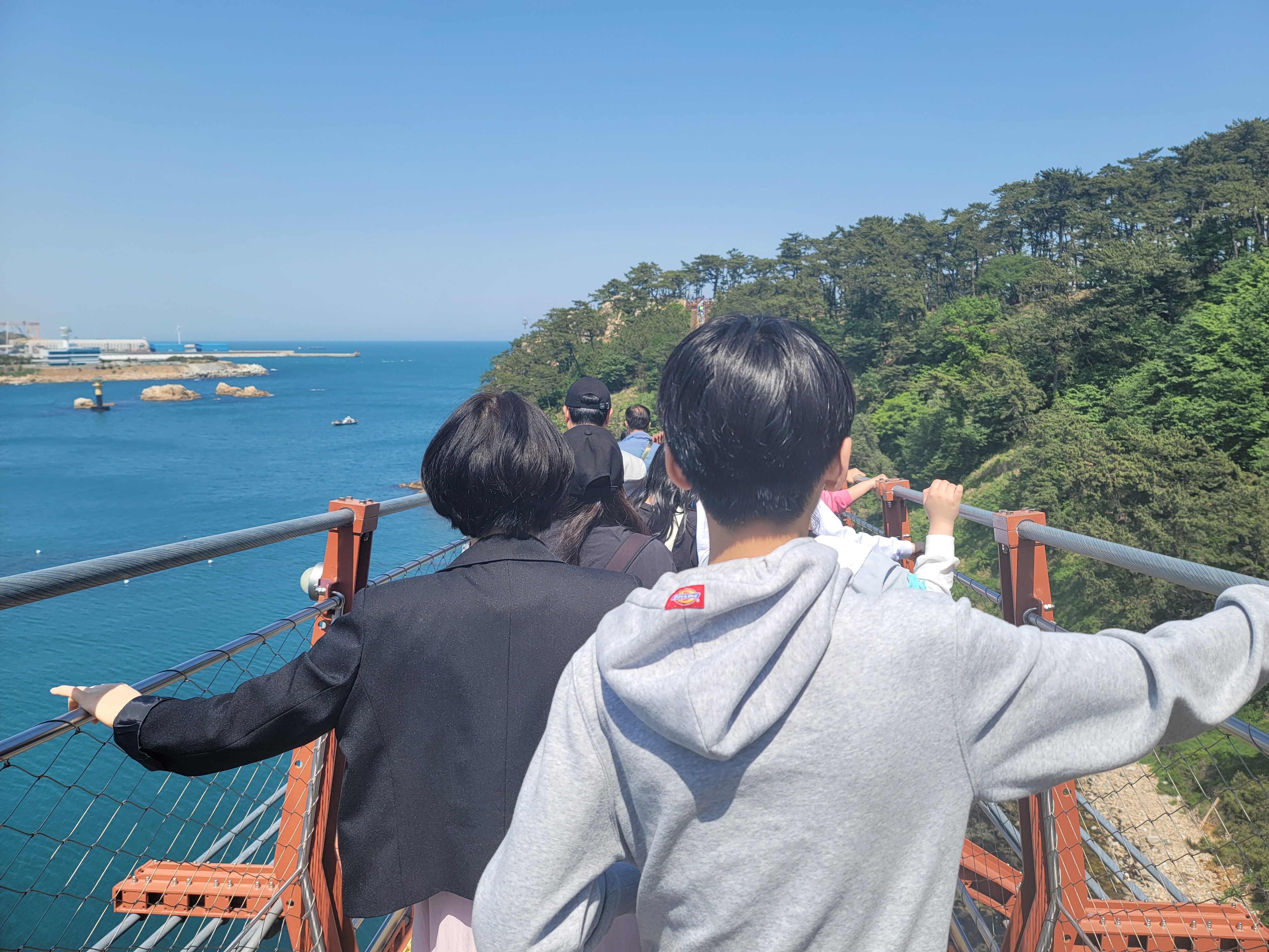 울산 대왕암 출렁다리 모습