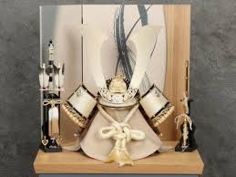 선물한 투구의 모습