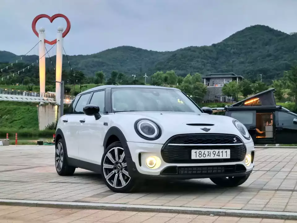 미니 클럽맨은 생각보다 넓습니다.