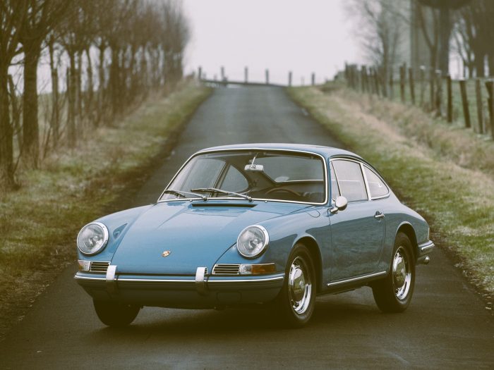 &copy; 1964 포르셰 911, RM Southeby's (1964년 10월호 "Advanced Motorism"에서 발췌. Douglas Land-Windermere, Esq. 촬영)