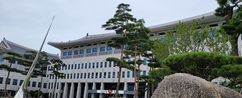 정상회담이 경제와 투자에 미치는 영향을 실시간으로 분석