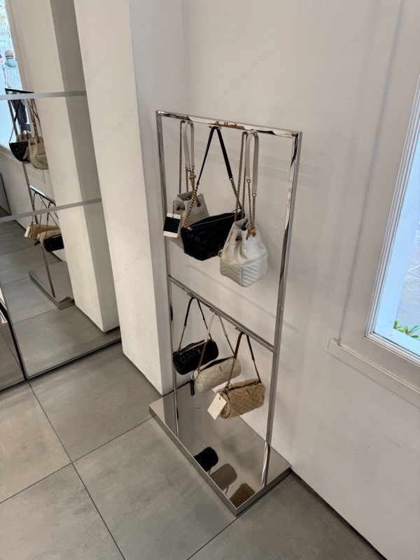 France Paris Outlet 생로랑 매장 내부