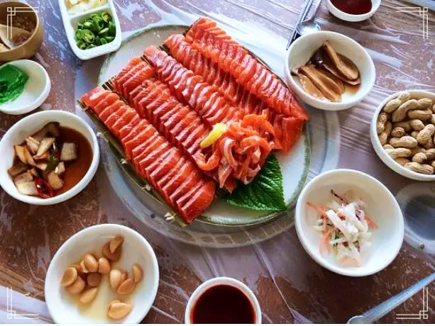청정 자연 용천수로 키워낸 송어 이 맛에 살지 송어회 송어튀김 매운탕 문경 맛집 추천