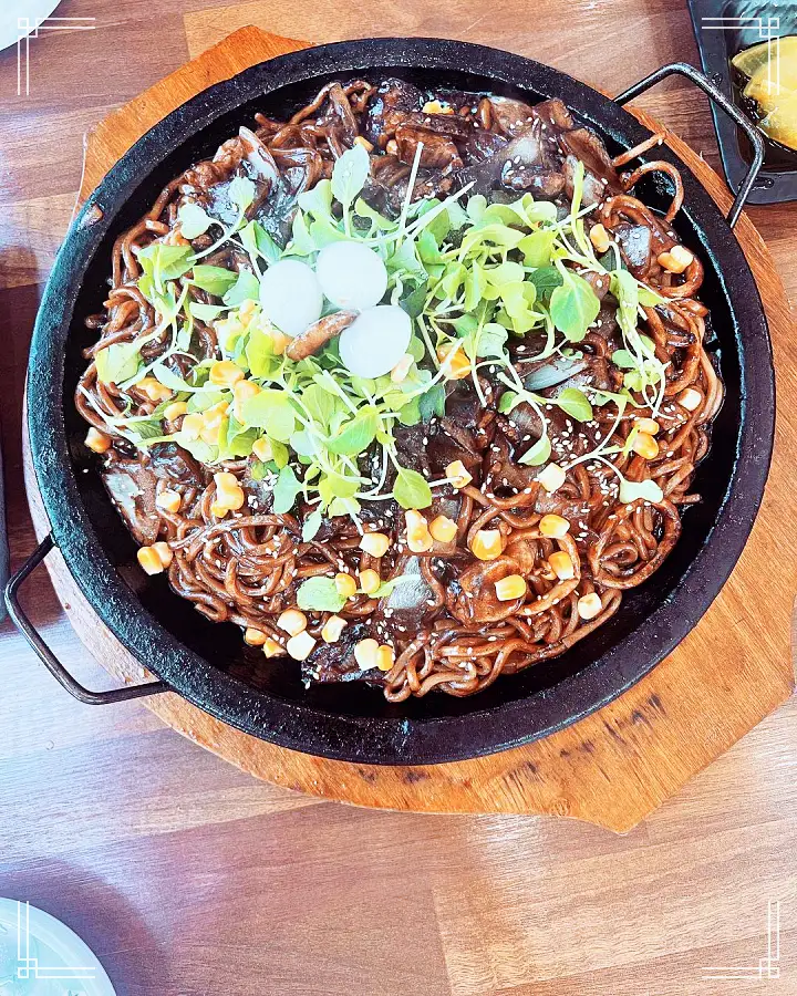 양념게장 돌짜장 돌판짜장 맛집 온천 실내데이트 코스 시몬스 침대 카페 별빛 정원 여행 이천 가볼만한 곳 추천 생방송투데이 오늘방송 떴다 동네방네