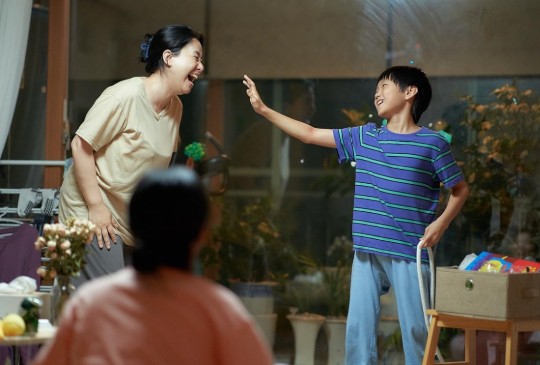 [영화 세계의 주인 후기/리뷰] OTT 다시보기 보는곳 - 줄거리, 결말, 재밌나요? 재미 있다 vs 재미 없다