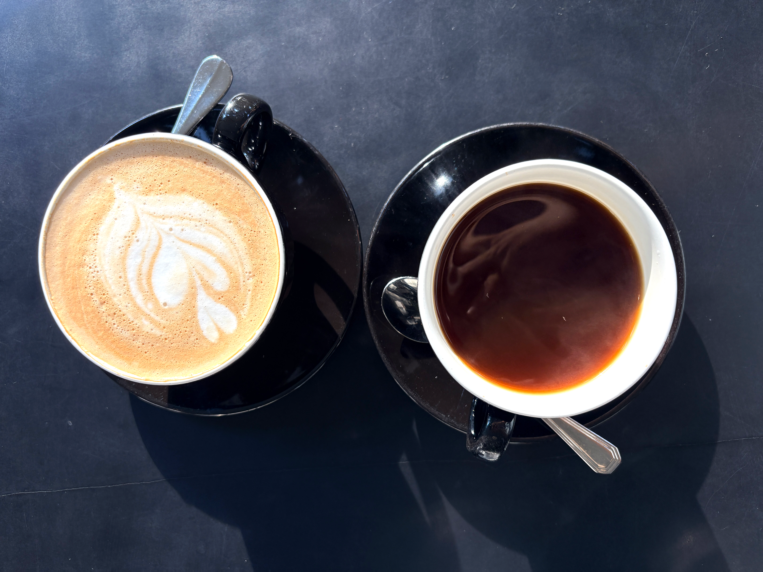 PS.Cafe 롱블랙과 라떼