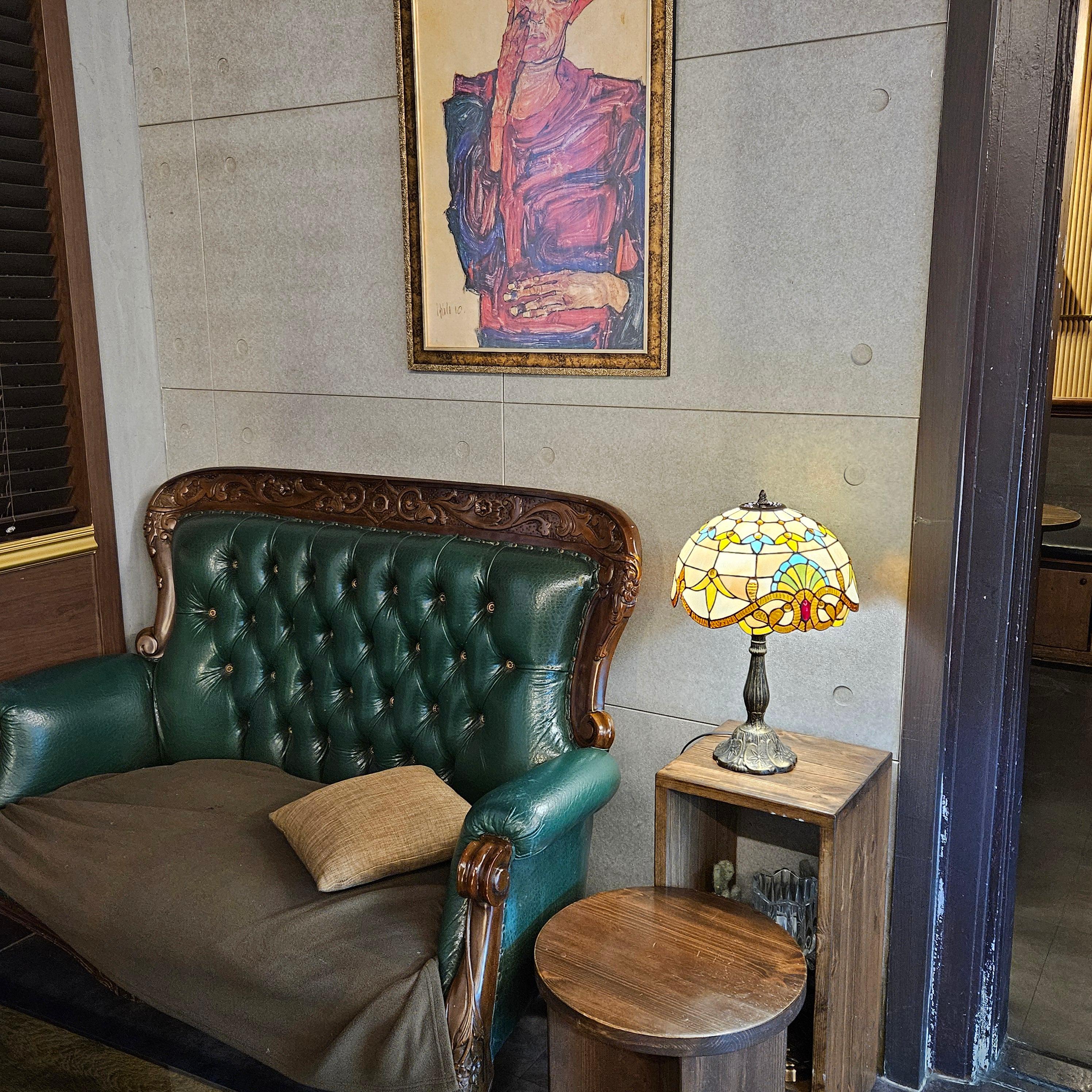 1층 소파 자리 사진